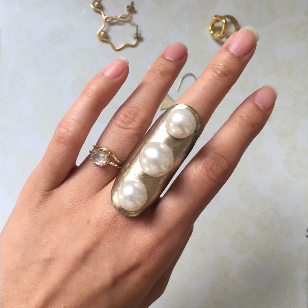 Faux pearl statement ring hardcore